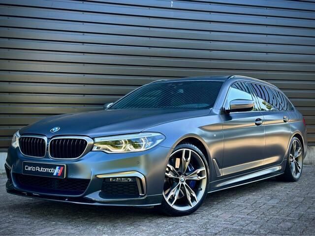 Grijs / frozen dark grey metallic Gebruikt 2019 BMW M550 Comfort Edition Sedan | € 37.950 - Afbeelding 1/4