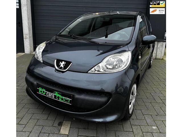 Grijs Gebruikt 2009 Peugeot 107 Hatchback | € 3.195 (Eerlijke prijs) - Afbeelding 1/4