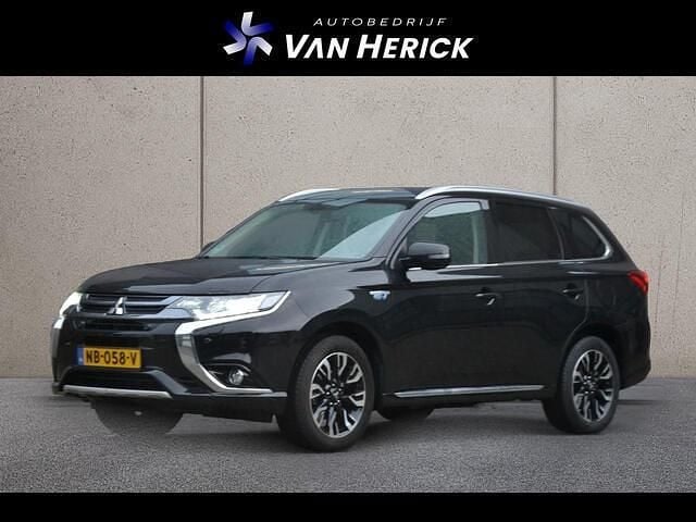 Zwart Occasion 2016 Mitsubishi Outlander SUV | € 16.445 (Eerlijke prijs) - Afbeelding 1/4