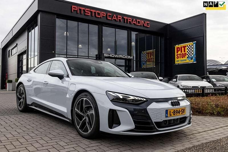 Grijs Gebruikt 2021 Audi e-tron GT quattro Basis Sedan | € 54.450 (Eerlijke prijs) - Afbeelding 1/4