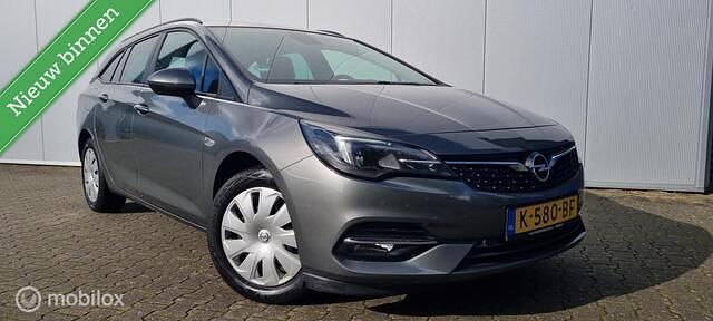 Grijs Gebruikt 2020 Opel Astra Business Edition Stationwagen | € 8.440 (Goede deal) - Afbeelding 1/4
