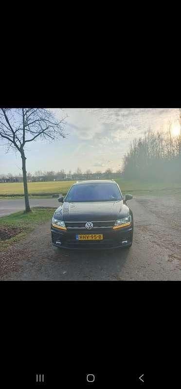 Zwart Gebruikt 2017 VW Tiguan Highline SUV | € 16.950 - Afbeelding 1/4