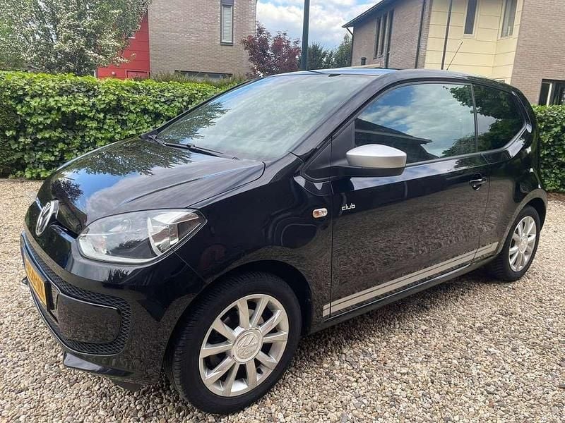 Zwart Gebruikt 2015 VW up! high up! Hatchback | € 4.975 (Goede deal) - Afbeelding 1/4