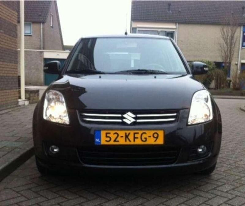 Zwart Gebruikt 2009 Suzuki Swift Limited Hatchback | € 3.450 (Eerlijke prijs) - Afbeelding 1/4