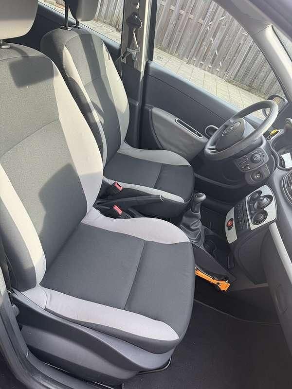 Occasion Renault Clio II 75 PK (55 kW) 2010 Zwart Hatchback