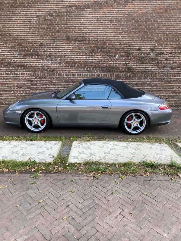 Grijs, andere lak Gebruikt 2001 Porsche 911 Carrera 4 Cabriolet Cabriolet | € 35.000 - Afbeelding 1/4