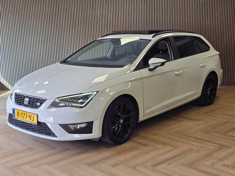 Wit Gebruikt 2015 Seat Leon FR Stationwagen | € 11.995 (Eerlijke prijs) - Afbeelding 1/4
