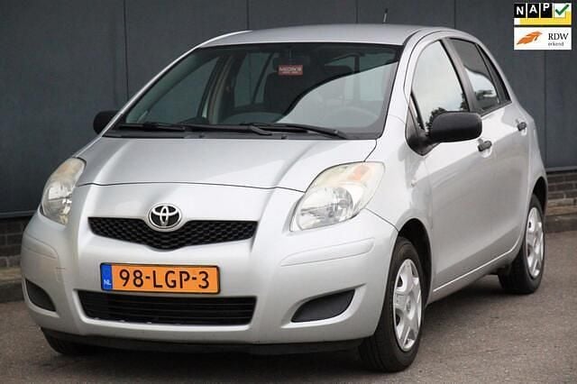 Grijs Gebruikt 2010 Toyota Yaris Hatchback | € 3.450 (Eerlijke prijs) - Afbeelding 1/4