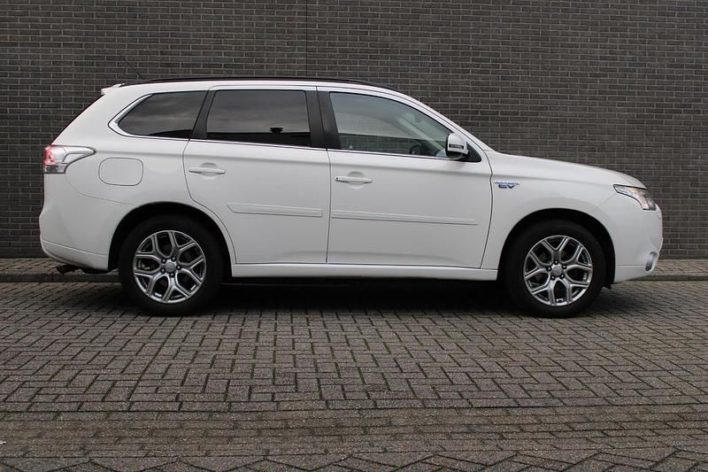 Occasion Mitsubishi Outlander P-HEV Instyle 2014 Wit SUV