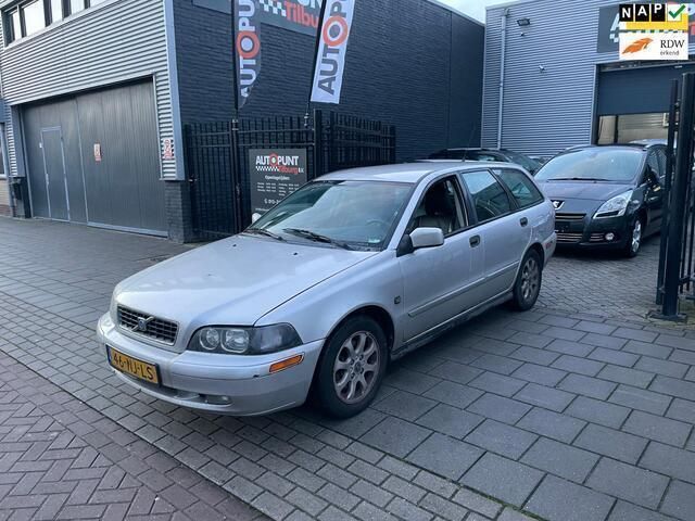 Grijs, metallic lak Occasion 2003 Volvo V40 Stationwagen | € 999 (Goede deal) - Afbeelding 1/4