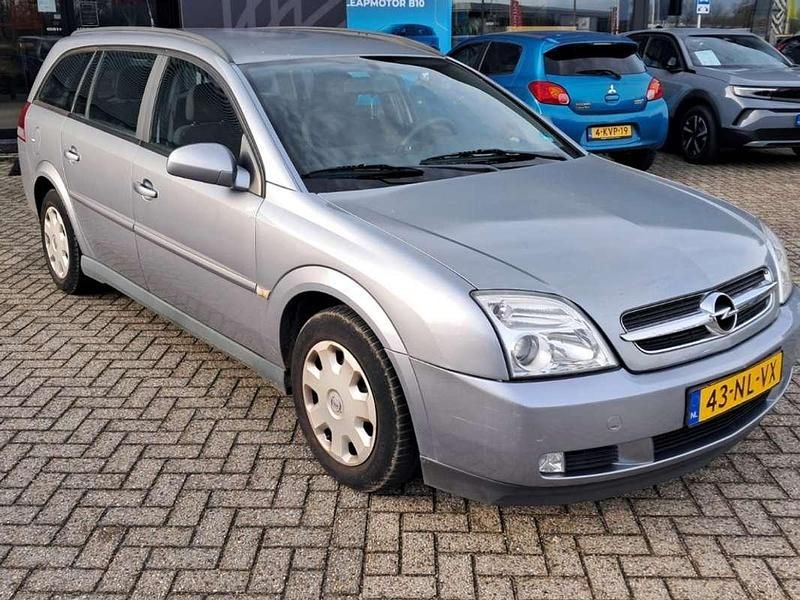 Grijs Occasion 2003 Opel Vectra Comfort Stationwagen | € 1.990 (Iets duurder) - Afbeelding 1/4
