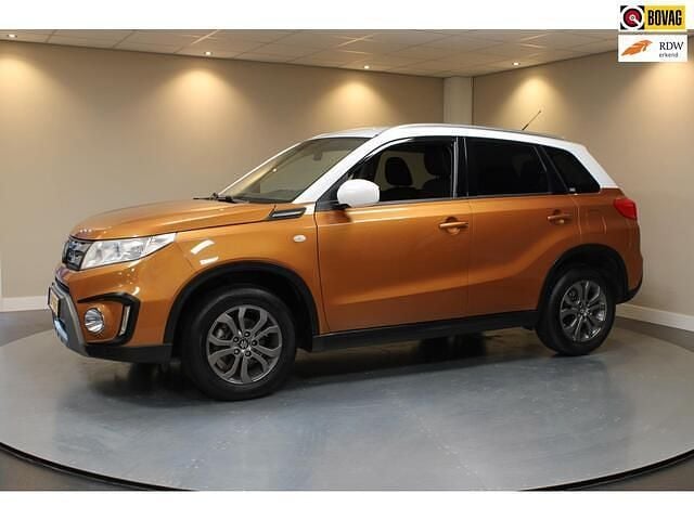 Oranje (metallic) Occasion 2015 Suzuki Vitara Exclusive SUV | € 12.940 (Super prijs) - Afbeelding 1/4