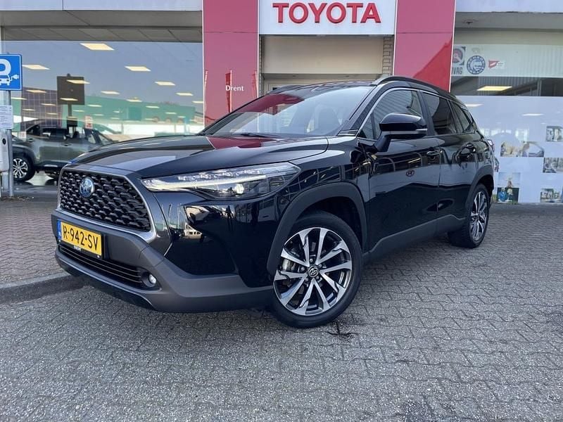 Zwart Gebruikt 2022 Toyota Corolla Cross SUV | € 31.750 (Goede deal) - Afbeelding 1/4