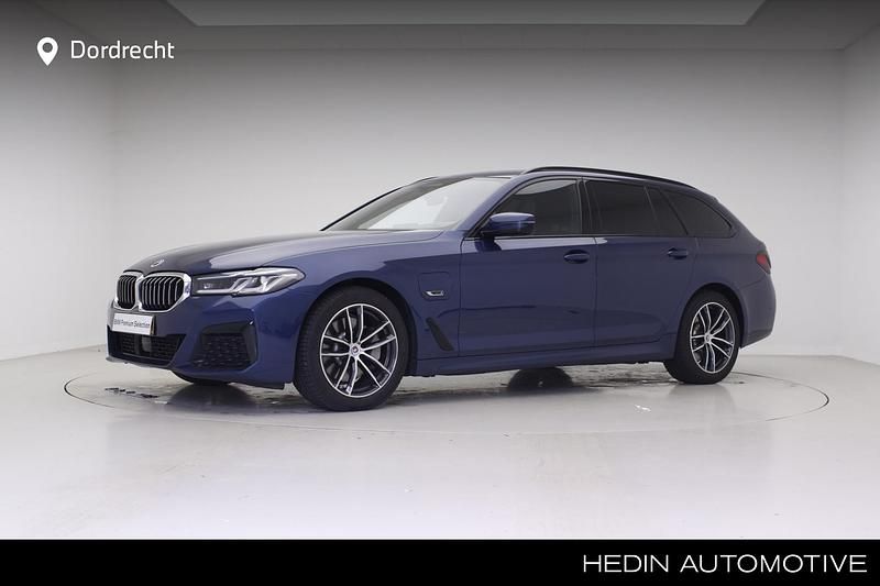 Blauw Gebruikt 2023 BMW 530e M Sport Stationwagen | € 43.895 (Eerlijke prijs) - Afbeelding 1/4