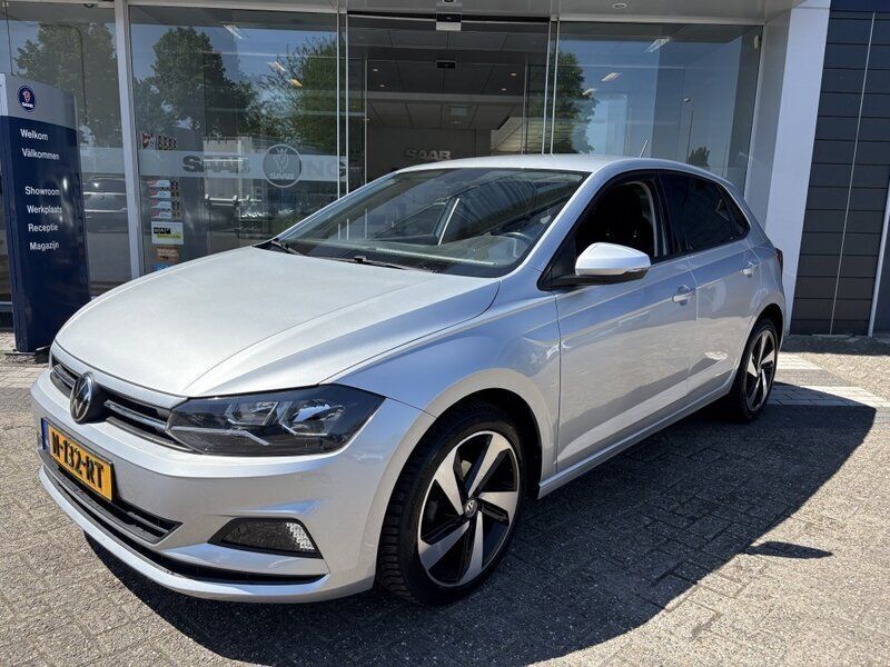 Grijs Gebruikt 2021 VW Polo Highline Hatchback | € 15.950 (Goede deal) - Afbeelding 1/4