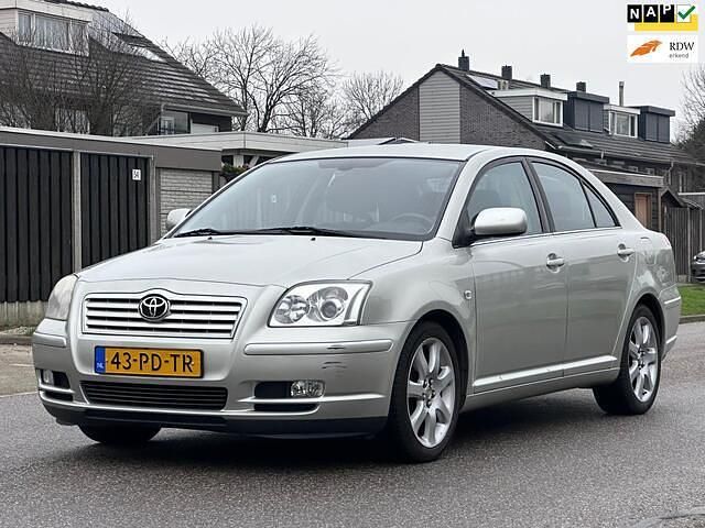 Grijs Occasion 2004 Toyota Avensis Luna Hatchback | € 3.950 (Eerlijke prijs) - Afbeelding 1/4