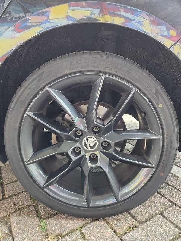 Zwart Gebruikt 2013 Skoda Octavia Stationwagen | € 10.000 (Goede deal) - Afbeelding 1/4