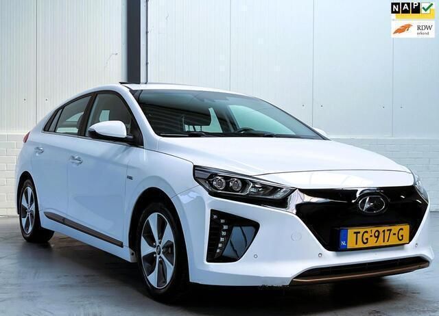Wit, metallic lak Gebruikt 2018 Hyundai Ioniq Premium Sedan | € 11.950 (Eerlijke prijs) - Afbeelding 1/4