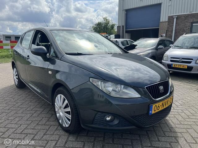 Grijs Gebruikt 2008 Seat Ibiza Reference Hatchback | € 2.499 (Iets duurder) - Afbeelding 1/4