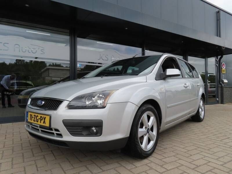 Grijs, metallic lak Gebruikt 2008 Ford Focus Ambiente Stationwagen | € 1.950 (Eerlijke prijs) - Afbeelding 1/4