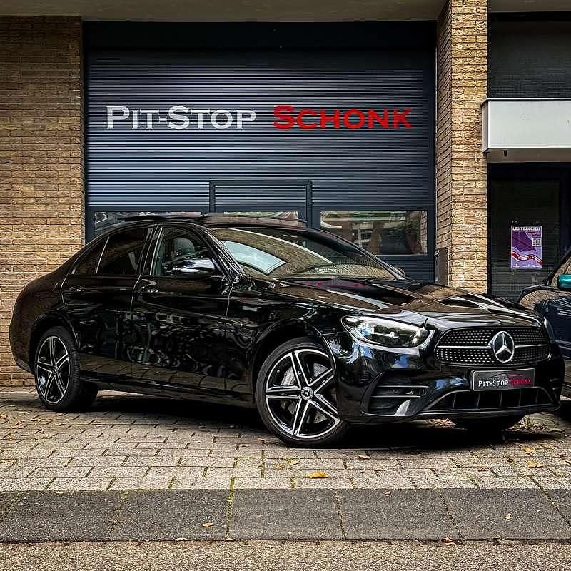 Zwart Gebruikt 2021 Mercedes E300 AMG Sedan | € 39.800 (Eerlijke prijs) - Afbeelding 1/4