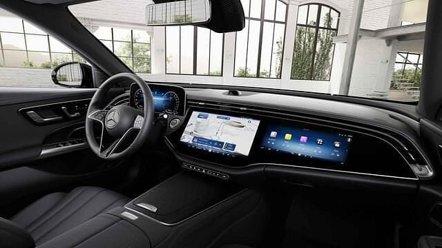 Nieuw Mercedes E300 Luxury 204 PK (150 kW) 2025 Zwart Sedan