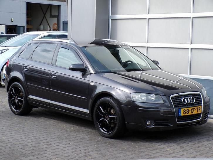 Grijs Gebruikt 2007 Audi A3 Attraction Hatchback | € 3.999 (Eerlijke prijs) - Afbeelding 1/4