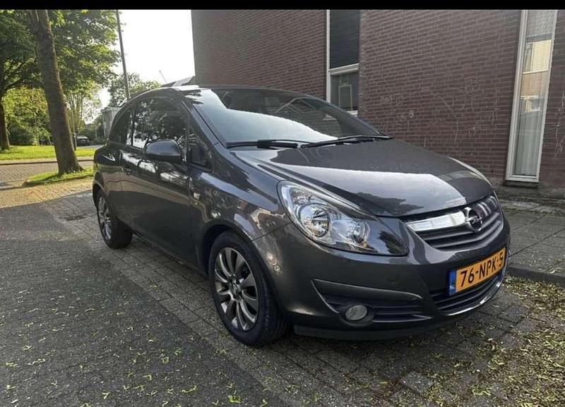 Grijs Occasion 2010 Opel Corsa Edition MPV | € 2.800 (Eerlijke prijs) - Afbeelding 1/2