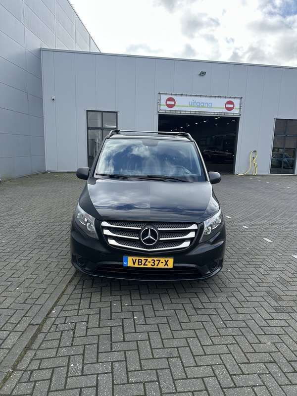 Zwart Gebruikt 2018 Mercedes Vito MPV | € 17.250 (Goede deal) - Afbeelding 1/4