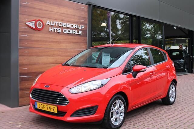 Rood Occasion 2014 Ford Fiesta Style Hatchback | € 9.650 (Eerlijke prijs) - Afbeelding 1/4