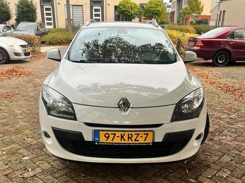 Wit Gebruikt 2010 Renault Mégane GrandTour Dynamique Stationwagen | € 2.250 (Goede deal) - Afbeelding 1/4