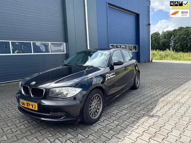 Zwart Gebruikt 2007 BMW 118 Hatchback | € 1.500 (Eerlijke prijs) - Afbeelding 1/4