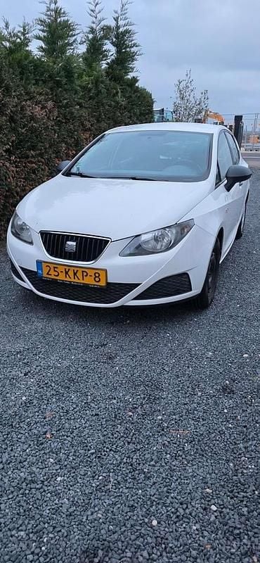 Wit Occasion 2010 Seat Ibiza MPV | € 4.500 (Eerlijke prijs) - Afbeelding 1/4