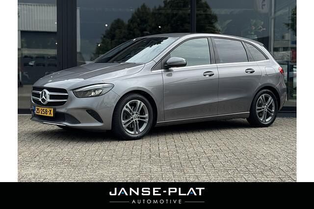 Grijs Gebruikt 2019 Mercedes B180 Business MPV | € 22.850 (Eerlijke prijs) - Afbeelding 1/4