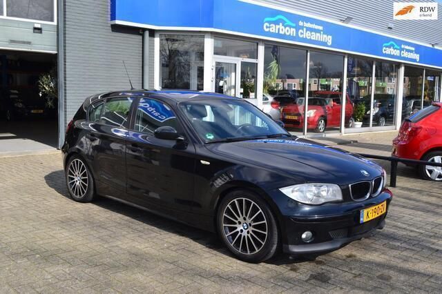 Zwart Gebruikt 2006 BMW 118 Hatchback | € 1.899 (Goede deal) - Afbeelding 1/4