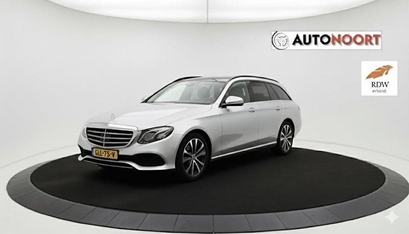 Grijs Gebruikt 2020 Mercedes E300 Advantage Stationwagen | € 26.800 (Super prijs) - Afbeelding 1/4