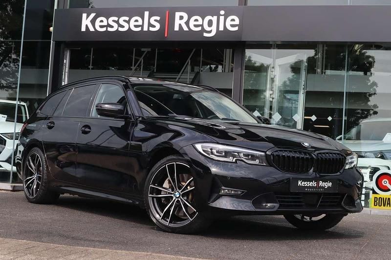 Zwart Gebruikt 2021 BMW 330e Sport Line Stationwagen | € 32.950 (Eerlijke prijs) - Afbeelding 1/4
