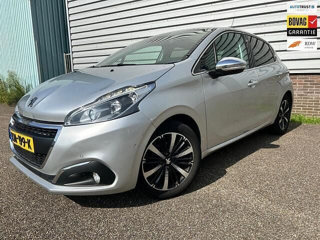 Grijs Gebruikt 2016 Peugeot 208 Allure Hatchback | € 9.999 (Eerlijke prijs) - Afbeelding 1/4