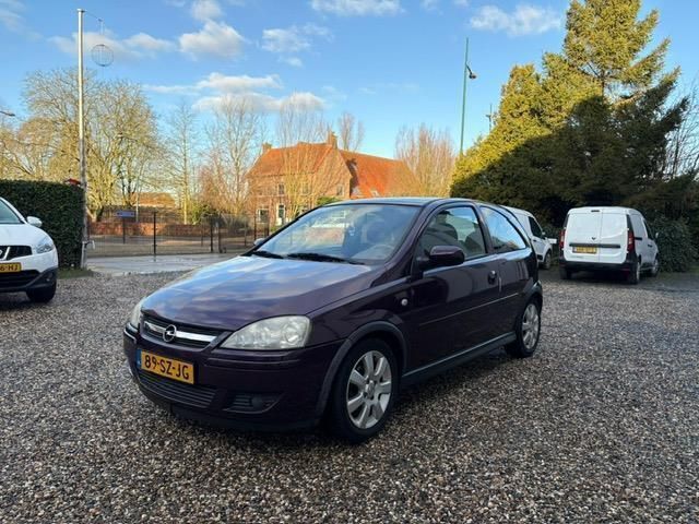 Paars Gebruikt 2006 Opel Corsa Hatchback | € 1.895 (Eerlijke prijs) - Afbeelding 1/4