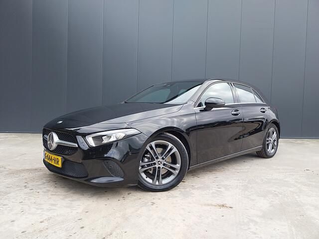 Zwart Gebruikt 2019 Mercedes A180 Hatchback | € 18.900 (Goede deal) - Afbeelding 1/4