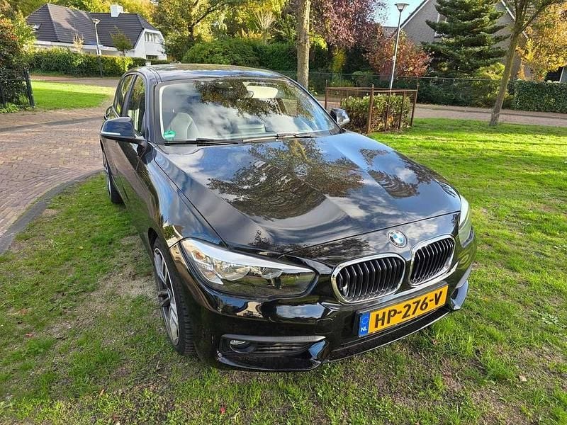 Zwart Gebruikt 2015 BMW 118 Hatchback | € 8.950 (Eerlijke prijs) - Afbeelding 1/4