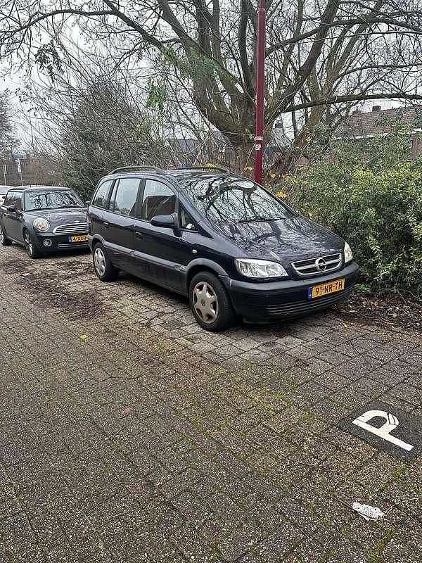 Blauw Gebruikt 2004 Opel Zafira Comfort MPV | € 999 (Eerlijke prijs) - Afbeelding 1/4