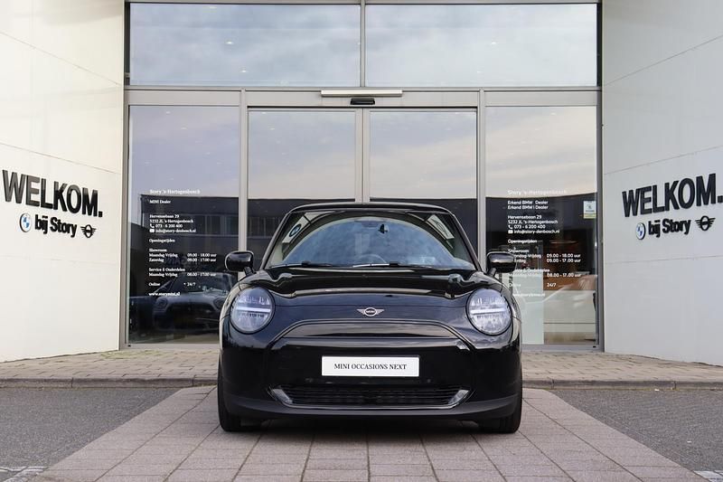 Nieuw Mini Cooper Essential 135 kW (184 PK) 2026 Zwart Hatchback