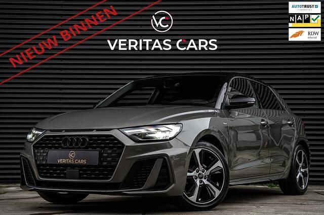 Grijs Gebruikt 2023 Audi A1 Sportback S-Line Hatchback | € 26.950 (Eerlijke prijs) - Afbeelding 1/4