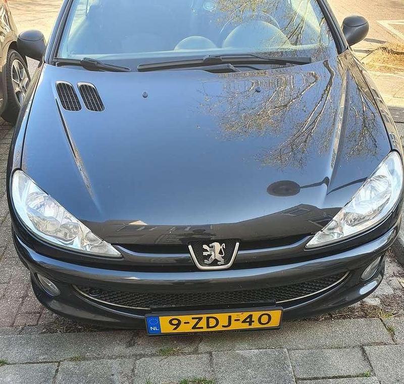 Zwart Gebruikt 2005 Peugeot 206 Coupé | € 1.099 - Afbeelding 1/4