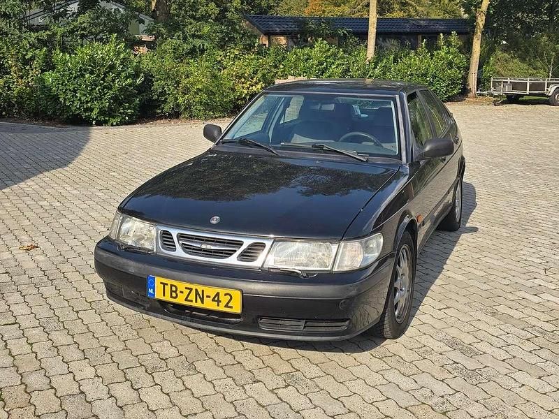 Zwart Gebruikt 1998 Saab 9-3 Hatchback | € 2.250 (Goede deal) - Afbeelding 1/4