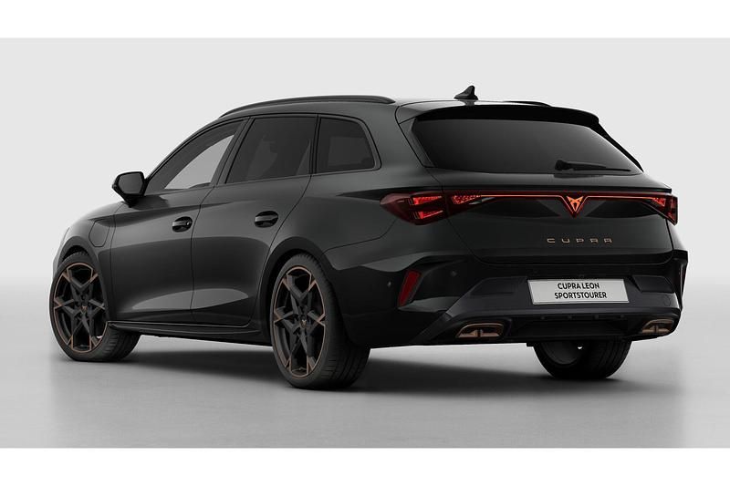 Nieuw Cupra Leon VZ 2025 Midnight black Stationwagen