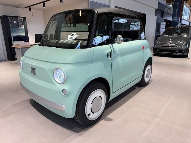 Groen Nieuw 2025 Fiat Topolino Hatchback | € 10.185 - Afbeelding 1/4