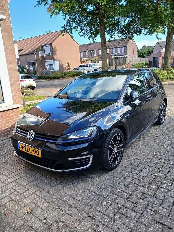Zwart Gebruikt 2015 VW Golf VII GTE Stationwagen | € 11.950 (Iets duurder) - Afbeelding 1/4