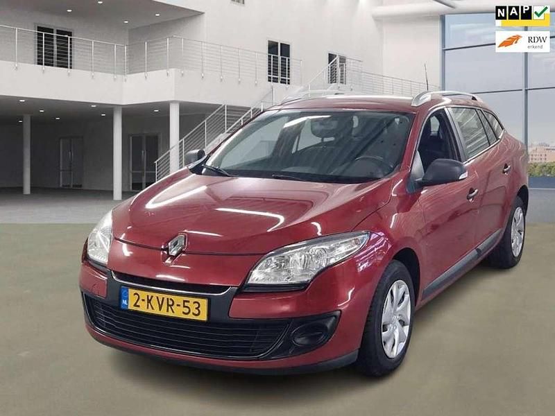 Rood Occasion 2013 Renault Mégane GrandTour Authentique Stationwagen | € 2.950 (Goede deal) - Afbeelding 1/4